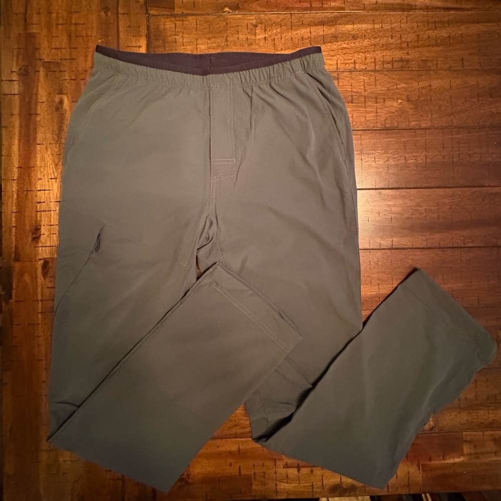 Mountain Hardware Gray Hiking Pants - Size 30